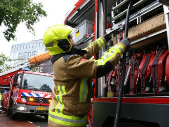 Brandweeroefeningen in leegstaande flat Van Lennepstraat